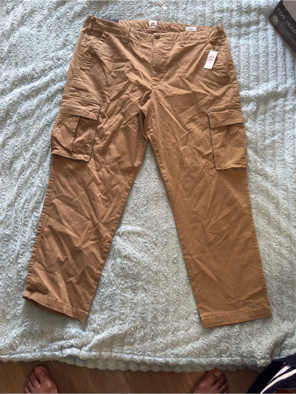 GAP Men's Cargo Pants in Brown/Tan